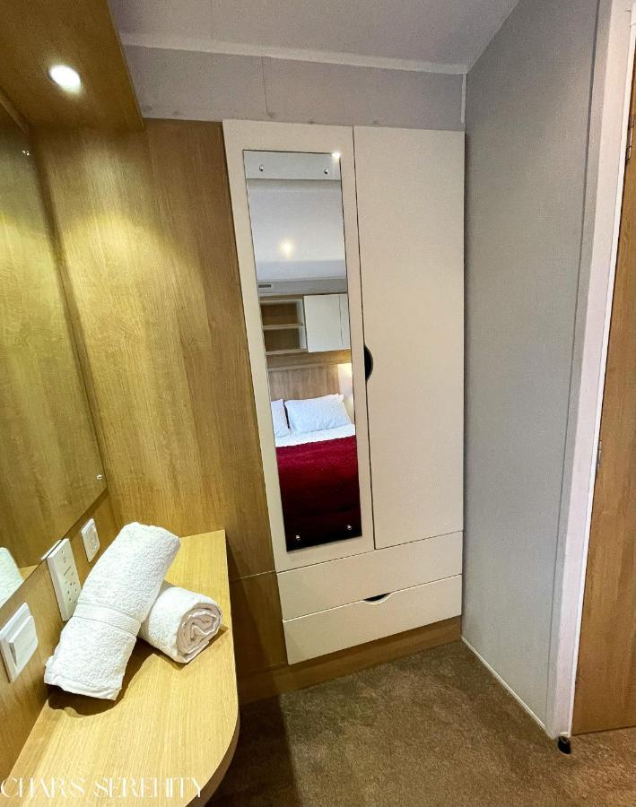 פרסטאטין Lovely Holiday Home At Lyons Caravan Park! מראה חיצוני תמונה